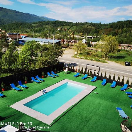 Hotel Aqua Palace Petrosani Ngoại thất bức ảnh