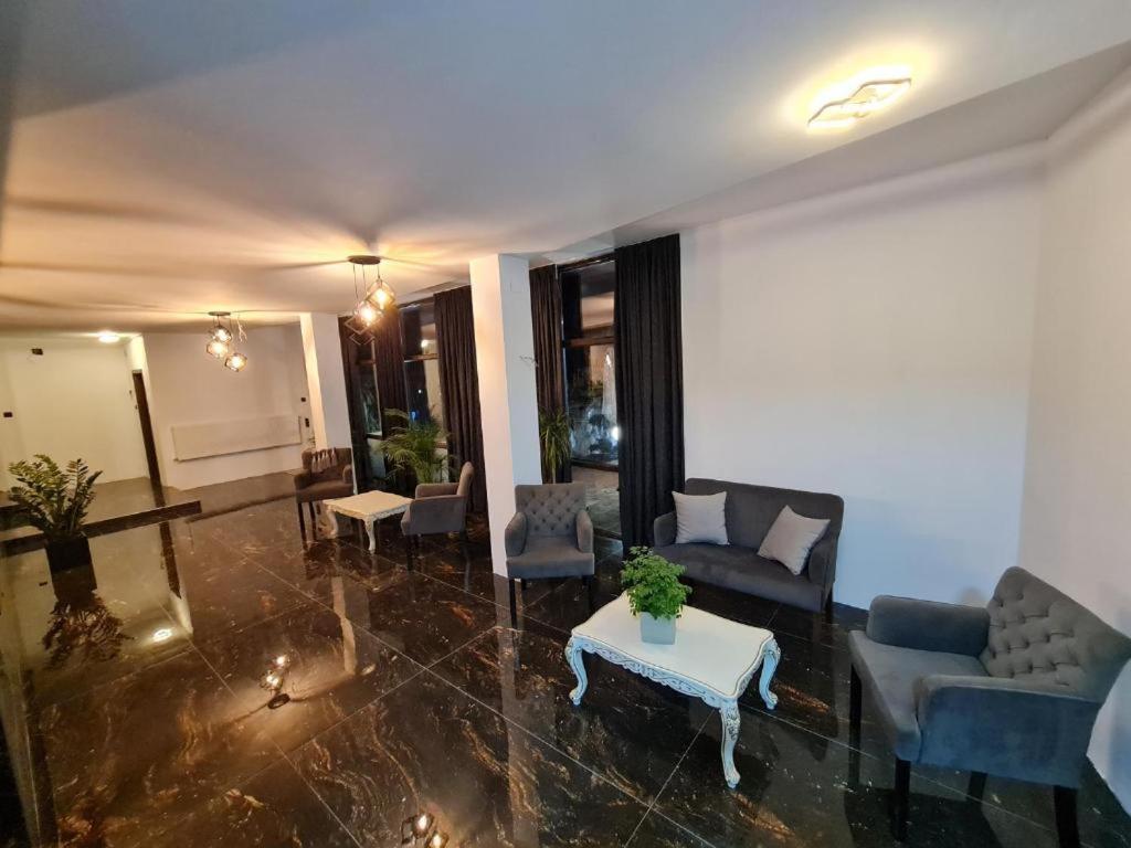 Hotel Aqua Palace Petrosani Ngoại thất bức ảnh