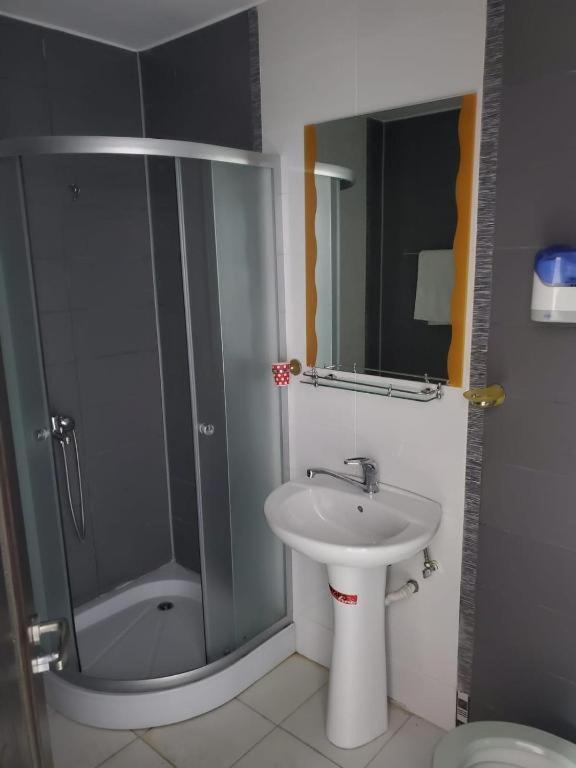 Hotel Aqua Palace Petrosani Ngoại thất bức ảnh