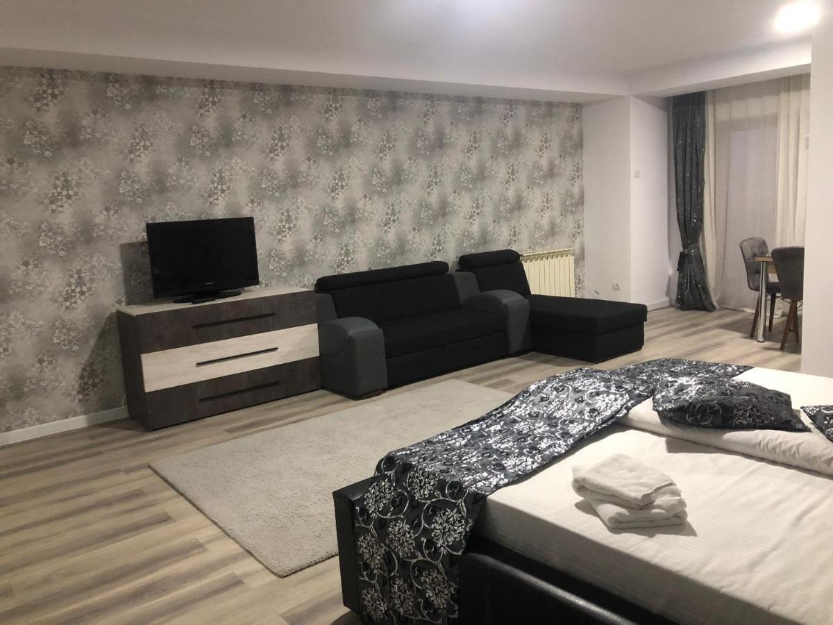 Hotel Aqua Palace Petrosani Ngoại thất bức ảnh