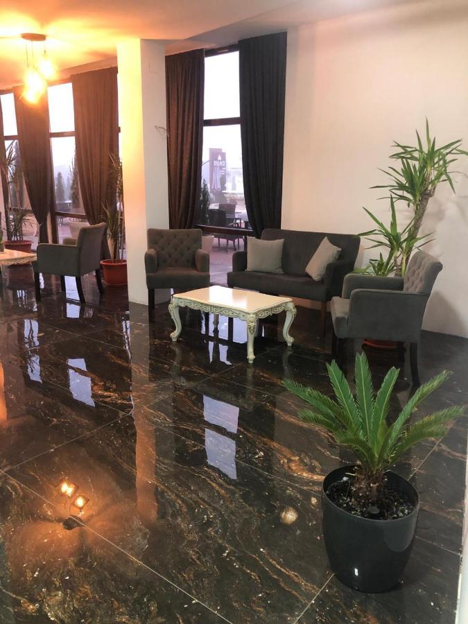 Hotel Aqua Palace Petrosani Ngoại thất bức ảnh
