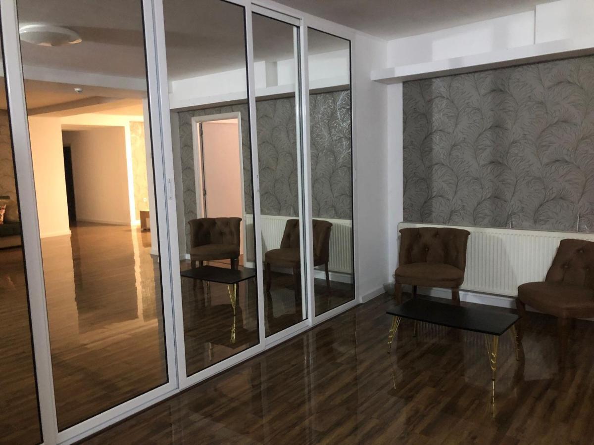 Hotel Aqua Palace Petrosani Ngoại thất bức ảnh