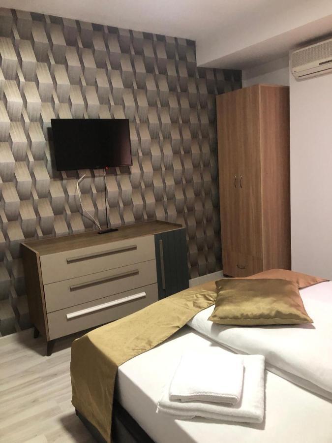 Hotel Aqua Palace Petrosani Ngoại thất bức ảnh